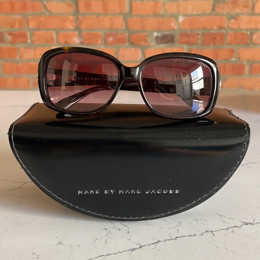 Marc by Marc Jacobs Sunglasses + Case - Picture 1 of 5